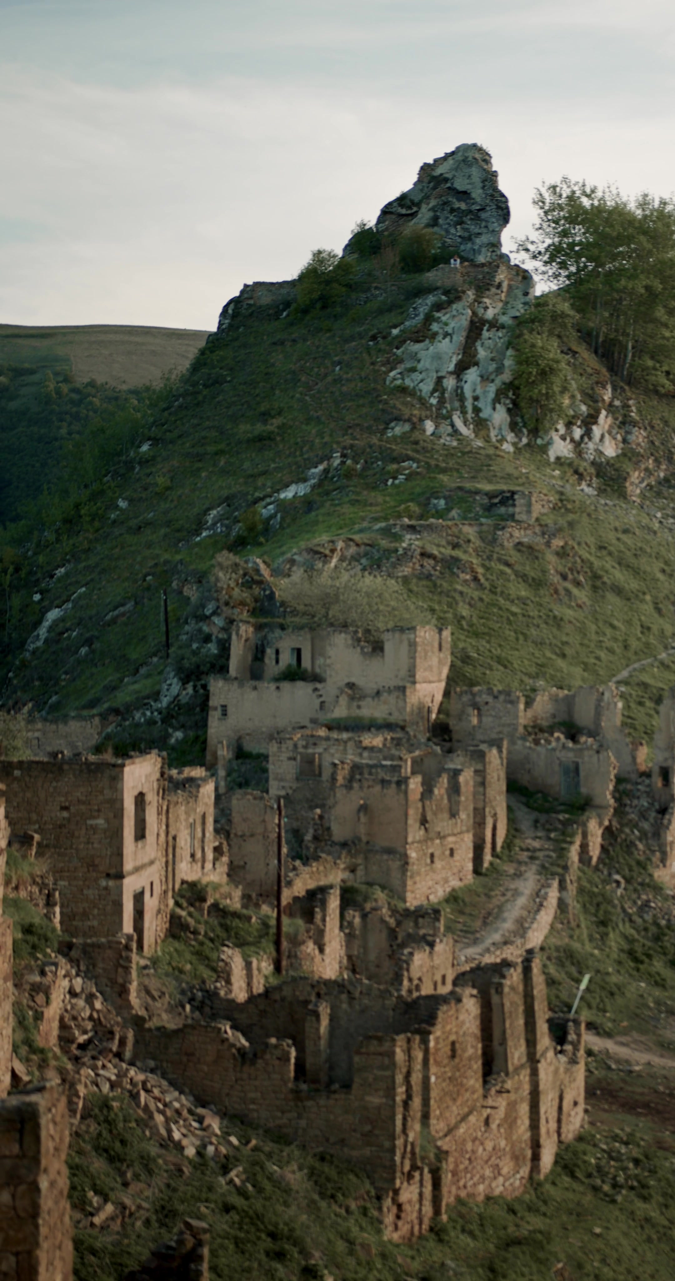 9943769-uhd_2160_4096_25fps